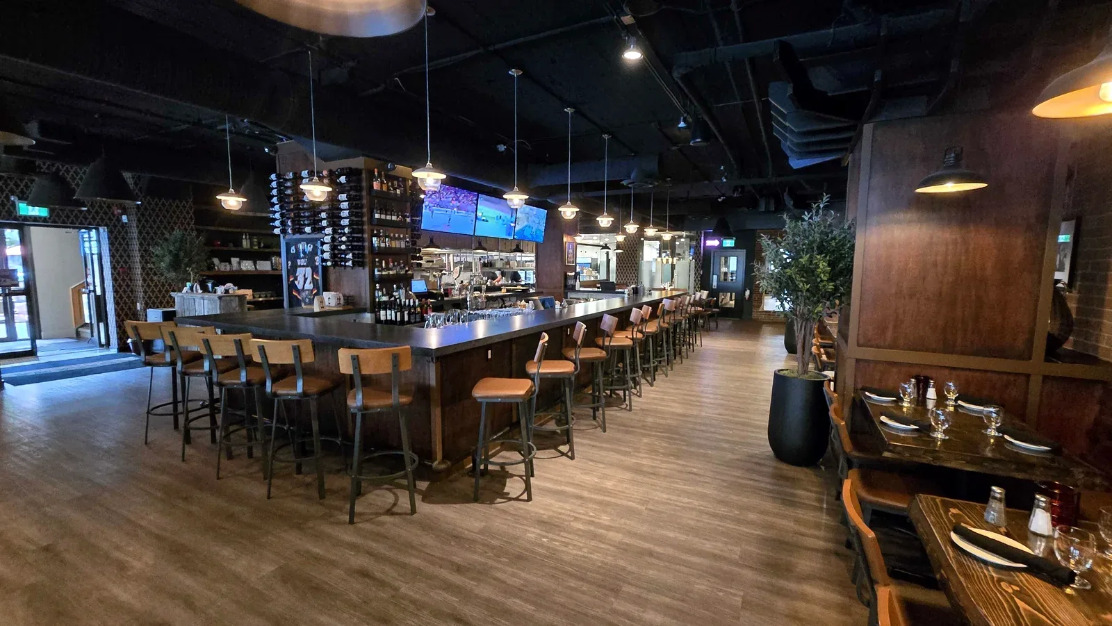 Wide dining room and bar view at Toscana on 10th Avenue